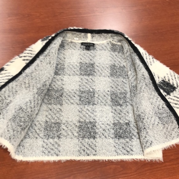 August Silk Cardigan sweater/jacket size large.. New without tags. Very … - Picture 4 of 5